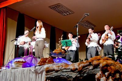 Predblagdansko ozračje u Lemešu: Koncert i izložba božićnjaka  